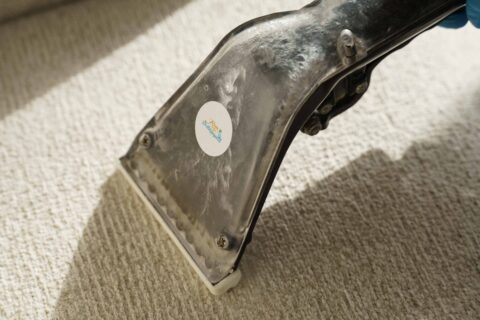 Koen de Poetskampioen stoelen reinigen op locatie