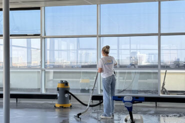 Professioneel linoleum vloeronderhoud in kantoorpand Groningen