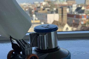 Linoleum vloer strippen Groningen Koen de Poetskampioen Linoleum vloer strippen Groningen Koen de Poetskampioen