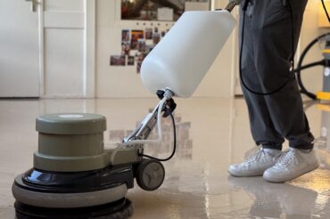 Linoleum vloeronderhoud op een basisschool in Heerenveen